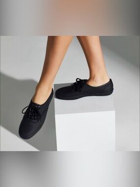 NIB Keds Champion Black Canvas Size 10